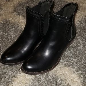 NWOT Olivia Miller size 7.5 ankle boots